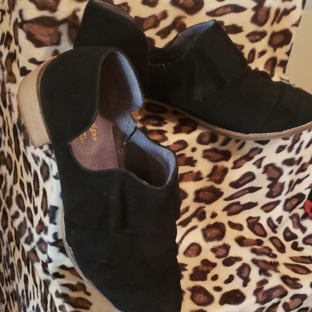 Seychelles black suede shoes